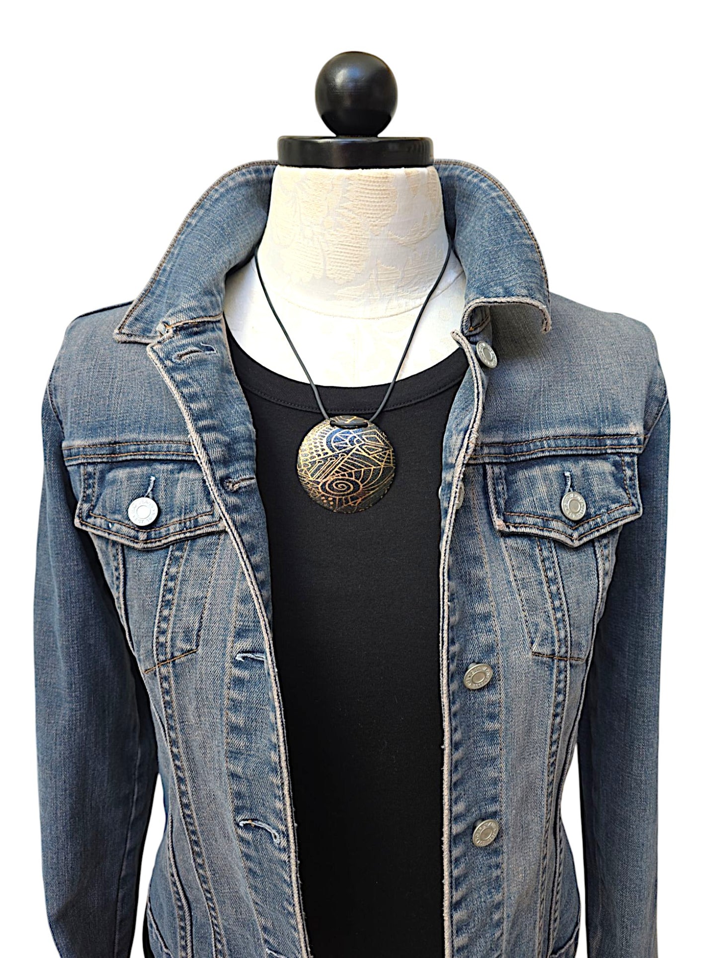 LUXE Single Round Necklace